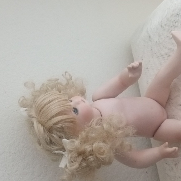 Reproduction Just Me  Miniature Porcelain  Doll Jointed Full Body  Blue 9" - Picture 14 of 14